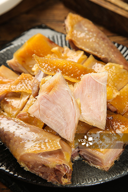 深底上的风干鸡图片素材