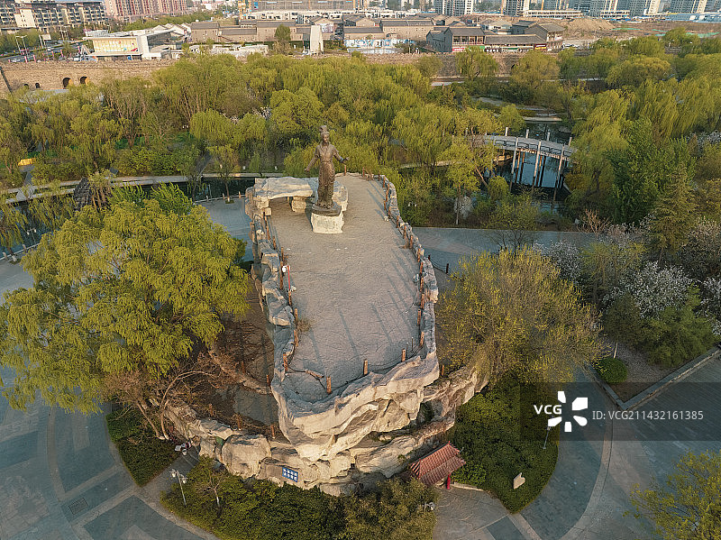 航拍章丘李清照雕像图片素材