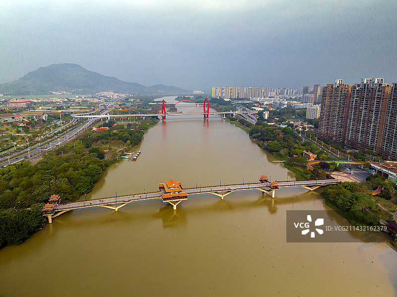 航拍福建漳州九龙江西溪两岸桥梁风光图片素材