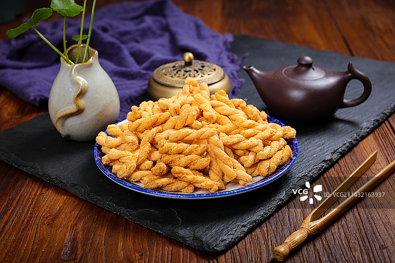 美味小吃美食香酥小麻花图片素材