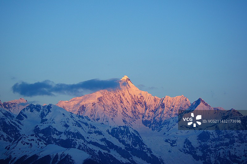 梅里雪山献哈达图片素材
