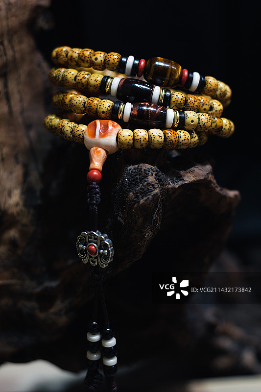 新月菩提手串特写图片素材