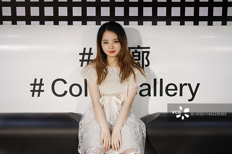 黑白色正面眼神犀利有气质甜辣风纯欲风韩国爱豆偶像图片素材