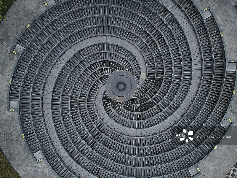 螺旋楼梯的高角度视图图片素材