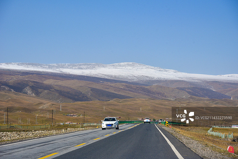 雪山公路自驾游图片素材