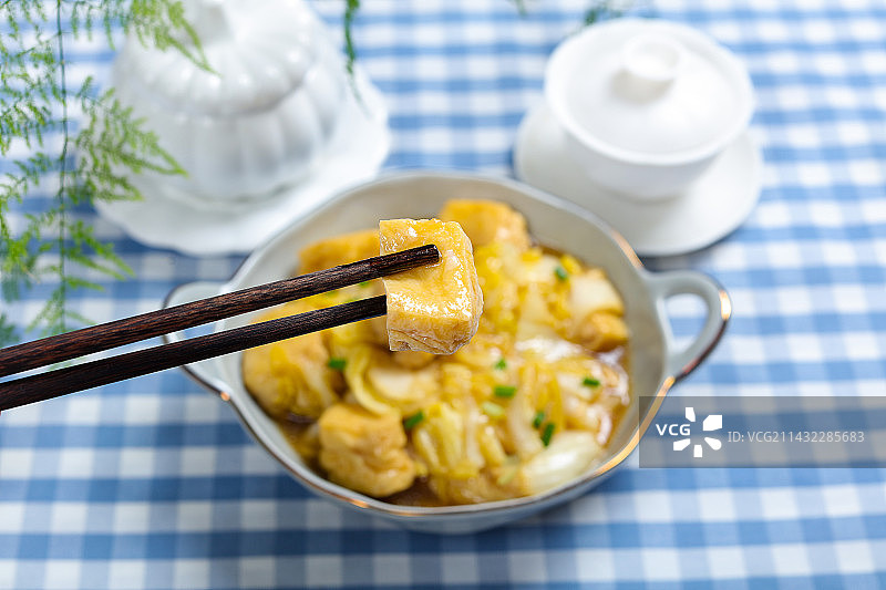 美味素食菜肴油豆腐烧白菜图片素材