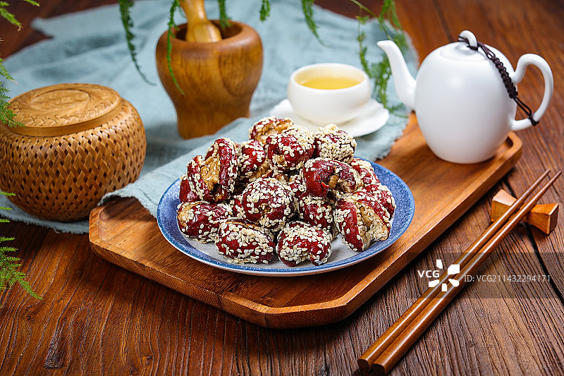 营养美味零食小吃红枣夹核桃仁图片素材