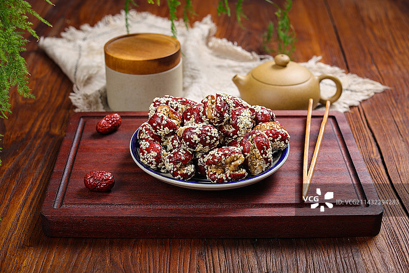 特产美食大枣夹核桃仁图片素材