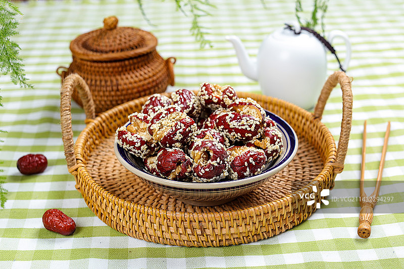 地方特产美食红枣核桃仁图片素材