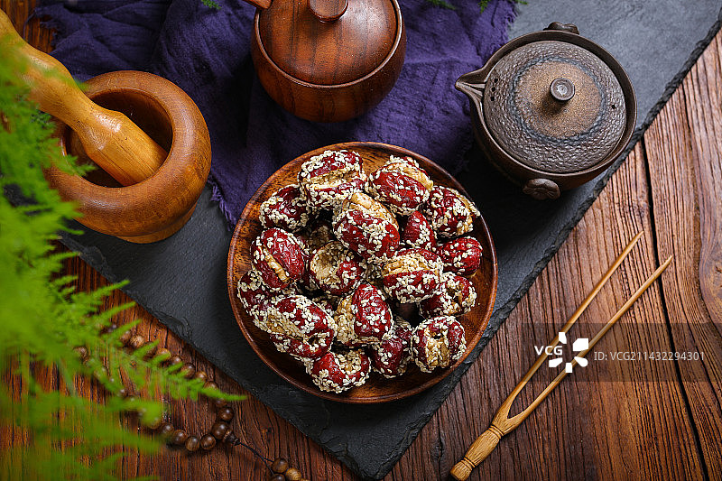 地方特产美食红枣核桃仁图片素材