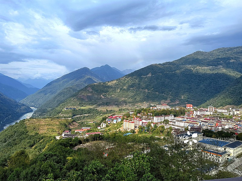 西藏行 远眺墨脱县城图片素材