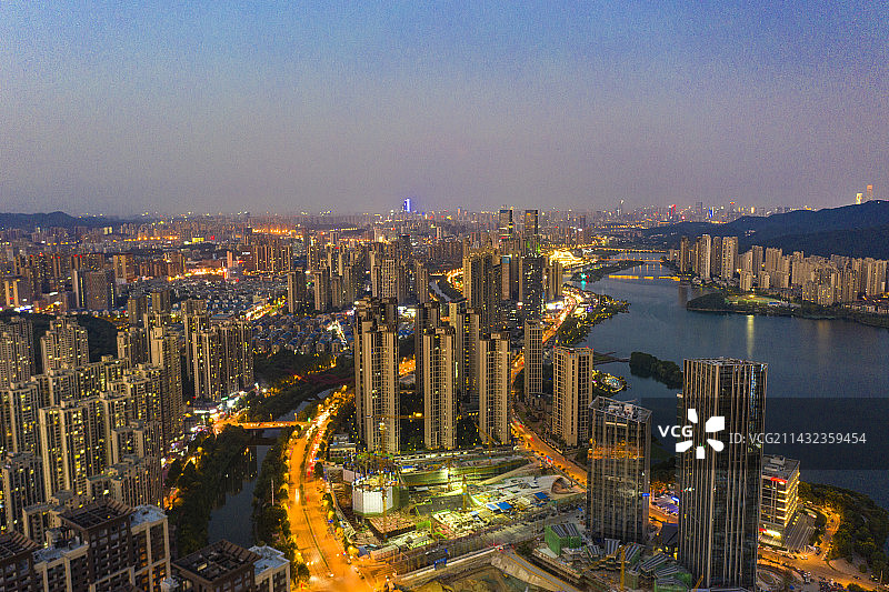 航拍湖南长沙梅溪湖夜景图片素材