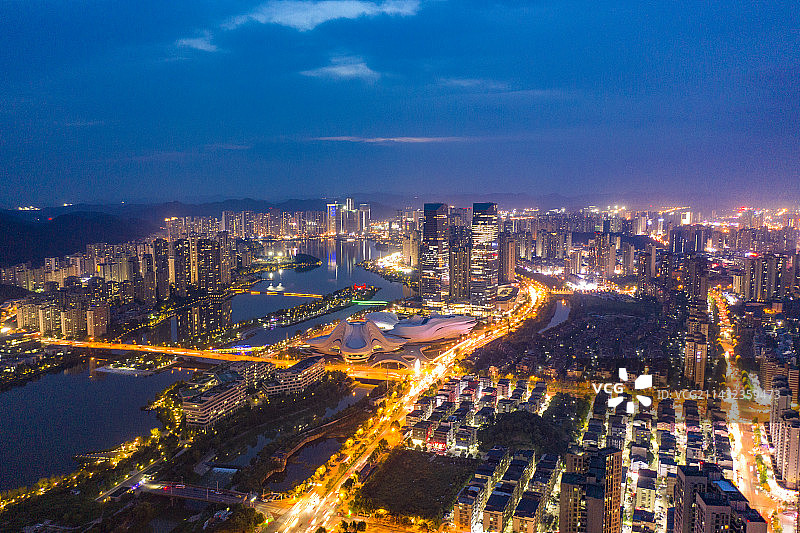 航拍湖南长沙梅溪湖夜景图片素材