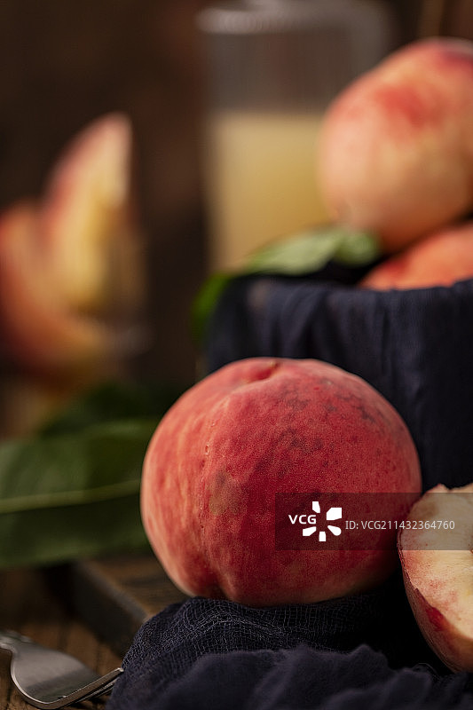 平谷大桃夏季新鲜水果图片素材