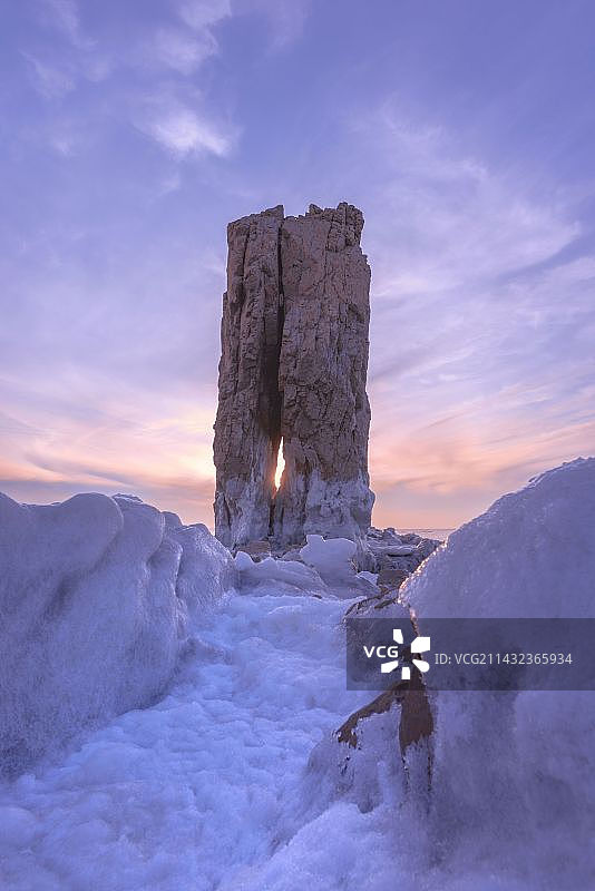 裂缝中的阳光图片素材