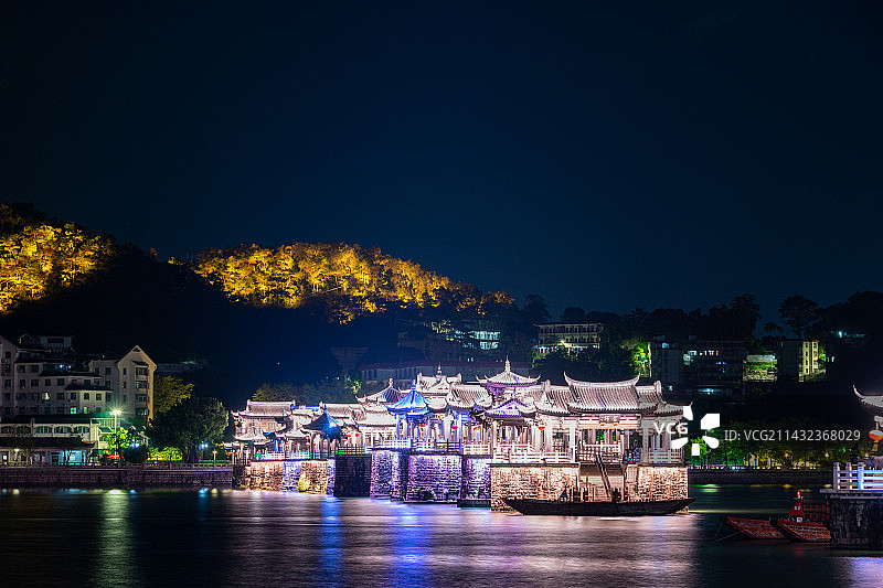 中国广东省潮州市广济桥夜景图片素材
