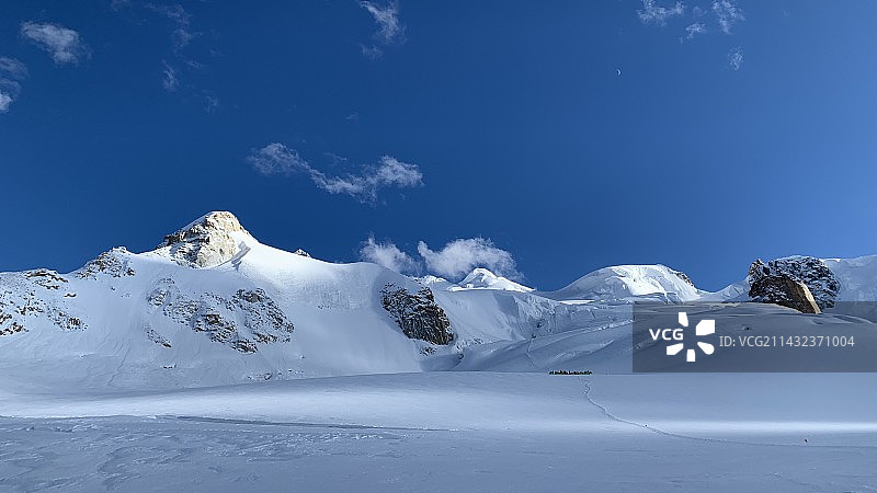 2019年四川省雀儿山攀登活动图片素材