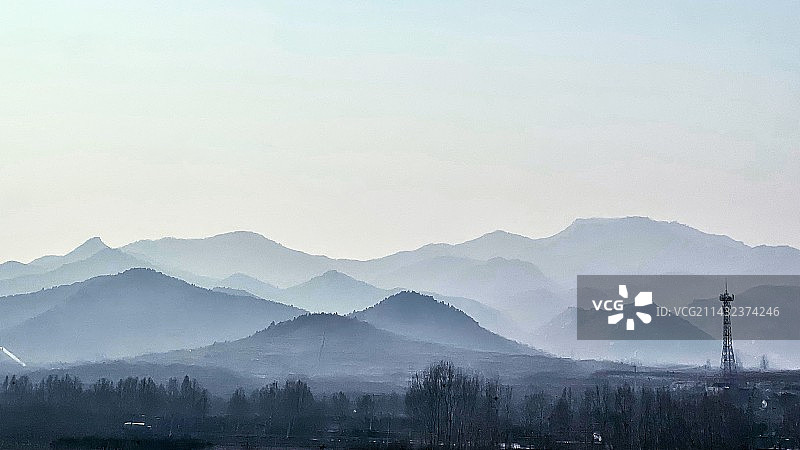 齐鲁风光鲁西群山似水墨画的山对天景色图片素材