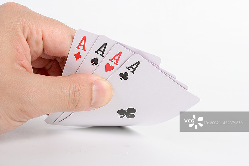 手翻开 扑克牌图片素材