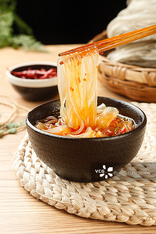 碗里的酸辣粉图片素材