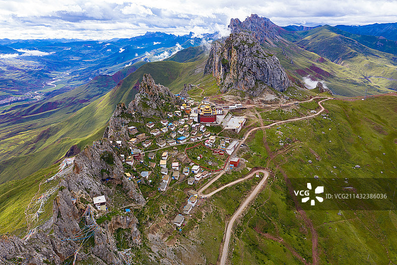 航拍西藏昌都地区丁青县孜珠寺图片素材