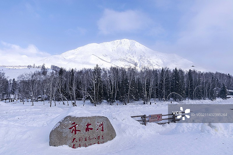 新疆禾木村禾木河留影石头图片素材