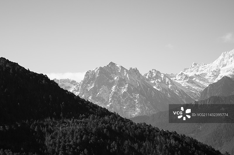 黑白梅里雪山图片素材