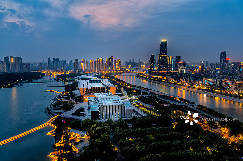 琴台大剧院（夜景）图片素材