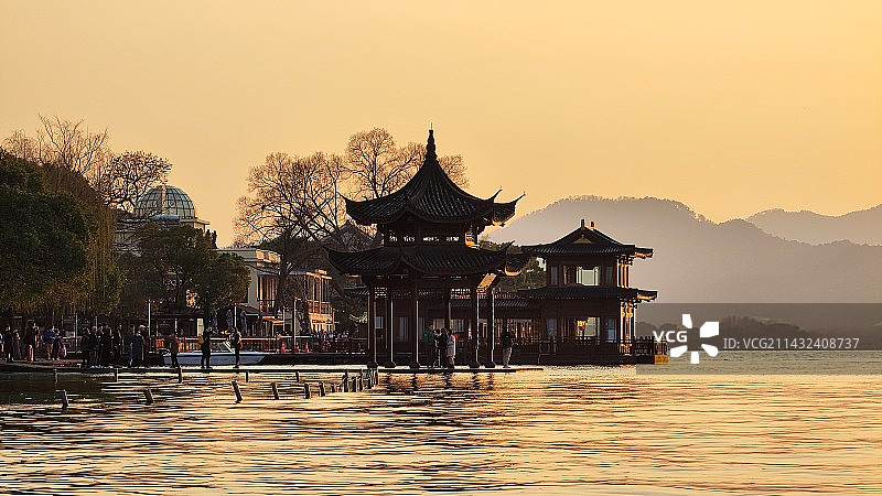 夕阳下的集贤亭图片素材