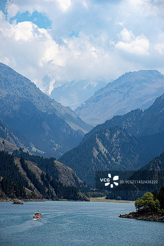 新疆天山天池图片素材