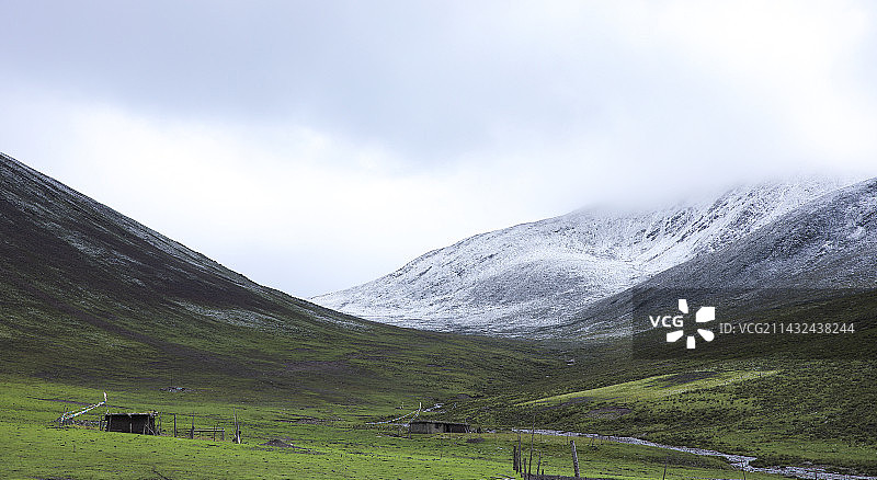 青海班玛县草原图片素材