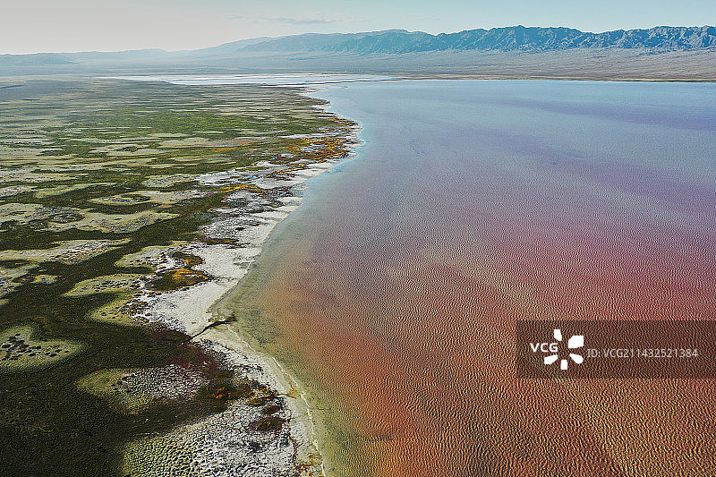 暗红色的幻彩湖图片素材