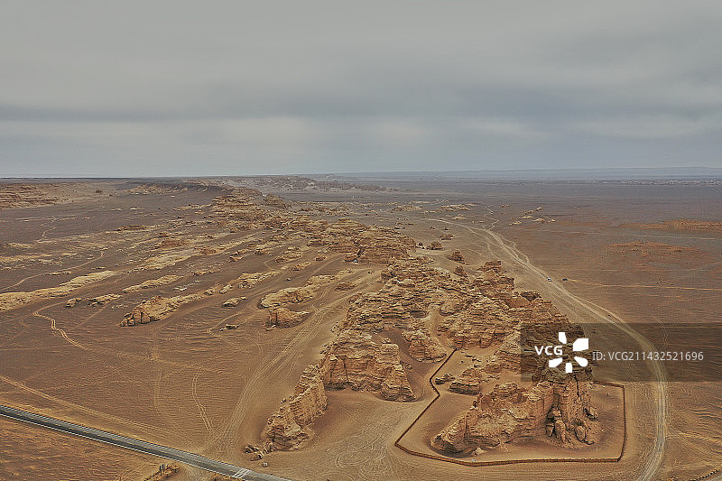 无人区里的雅丹地貌群图片素材