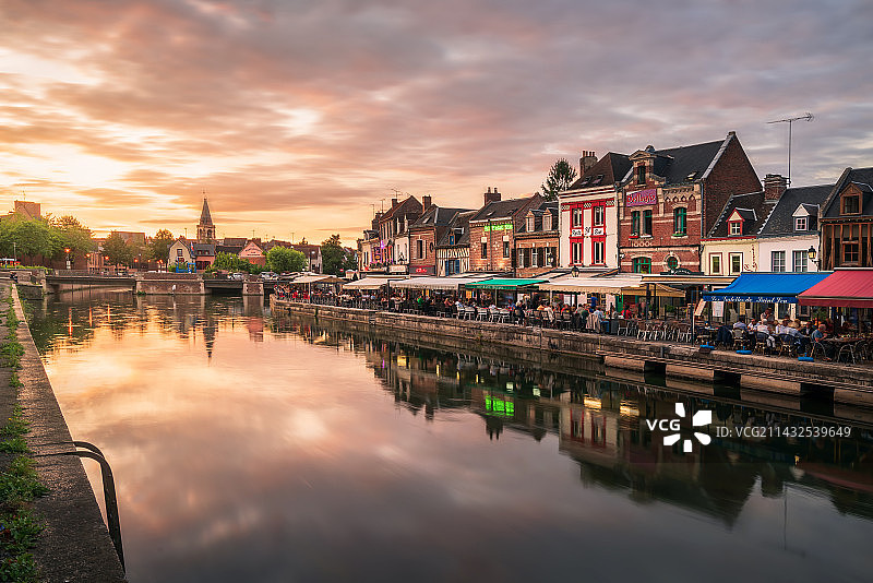 法国巴黎塞纳河沿岸傍晚街拍图片素材
