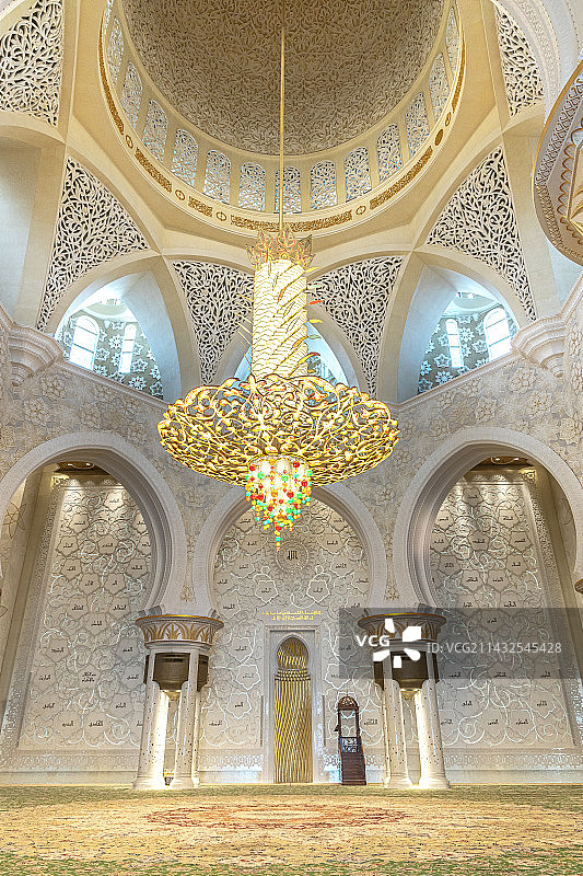 阿布扎比大清真寺，世界上最昂贵奢华的水晶吊顶，艺术设计；谢赫扎伊德清真寺，高贵典雅庄重，富丽堂皇图片素材