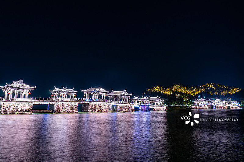 中国广东省潮州市广济桥夜景图片素材