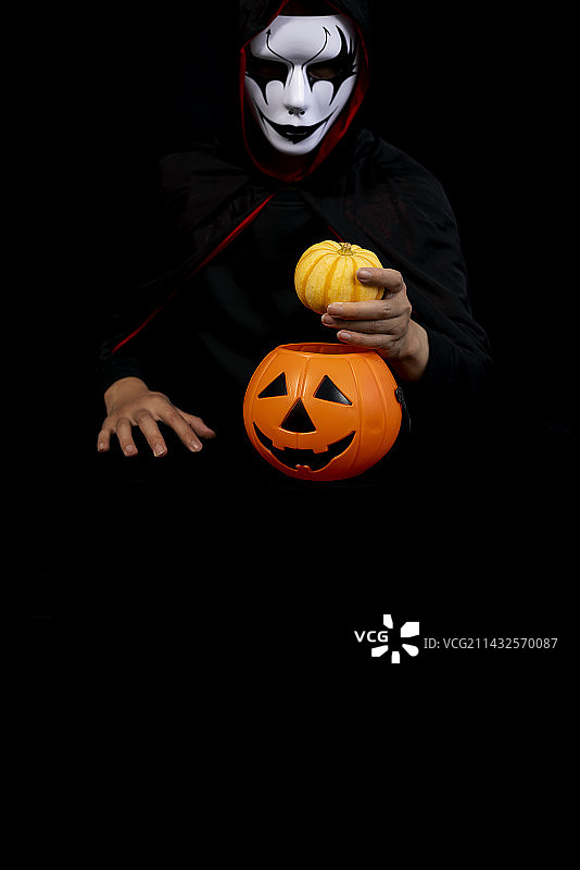 万圣节鬼脸人像与南瓜图片素材