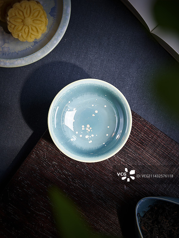 景德镇陶瓷高温窑变釉，高端瓷器白底图、场景图、细节图，茶叶罐、主人杯、盖碗图片素材