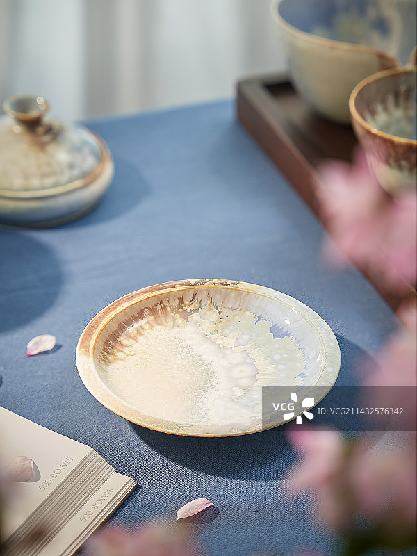 景德镇陶瓷高温窑变釉，高端瓷器白底图、场景图、细节图，茶叶罐、主人杯、盖碗图片素材