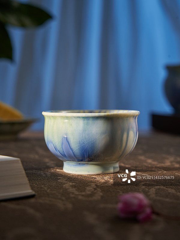 景德镇陶瓷高温窑变釉，高端瓷器白底图、场景图、细节图，茶叶罐、主人杯、盖碗图片素材