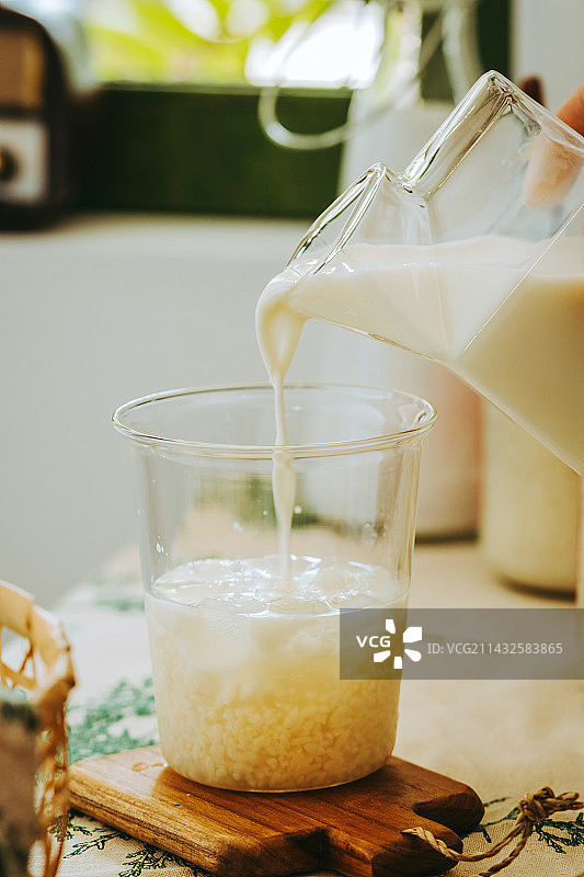 美食摄影|奶白酒图片素材