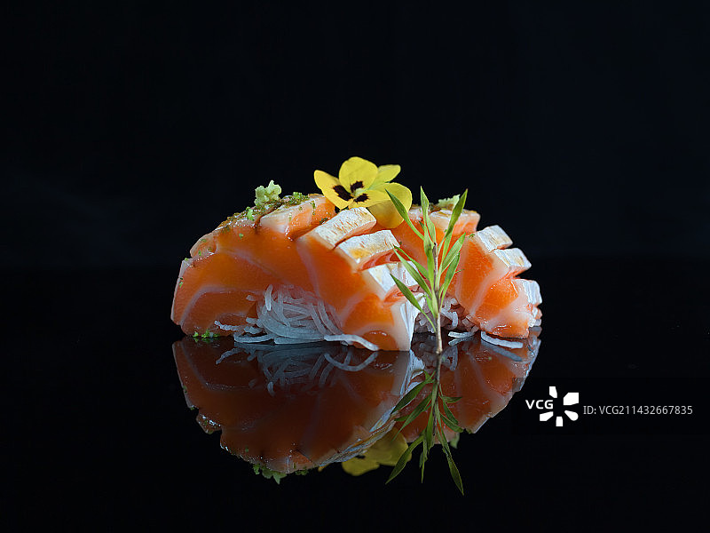 日式三文鱼腩刺身图片素材