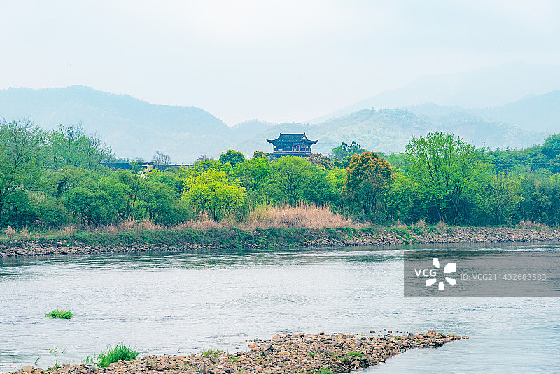 安徽宣城泾县桃花潭风景区春天青弋江绿色山水自然风光图片素材