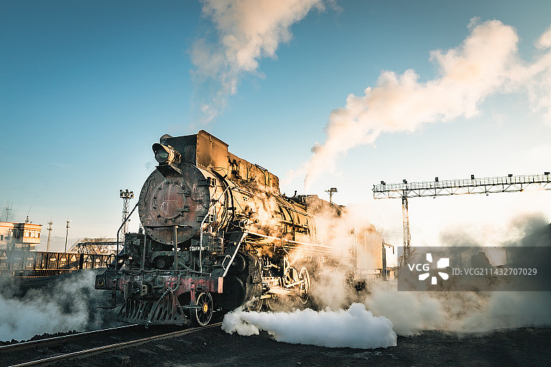 哈密三道岭·清晨的蒸汽机车图片素材