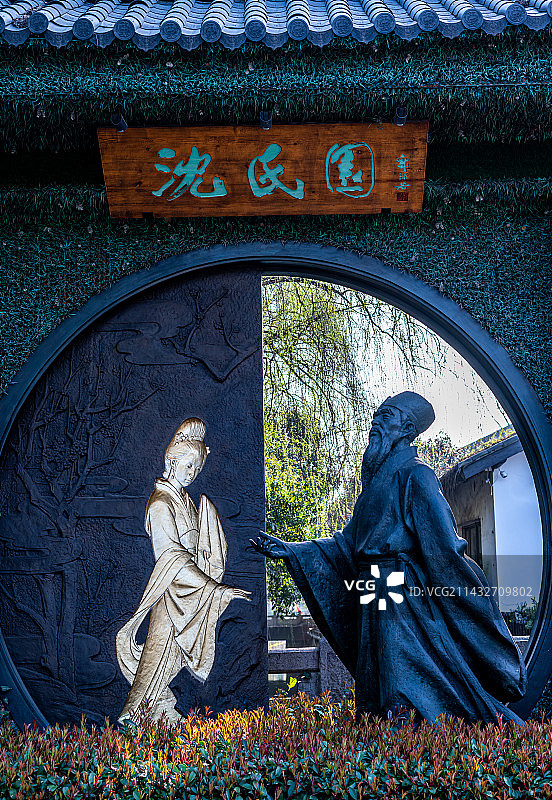 浙江绍兴沈园陆游唐琬雕塑像图片素材