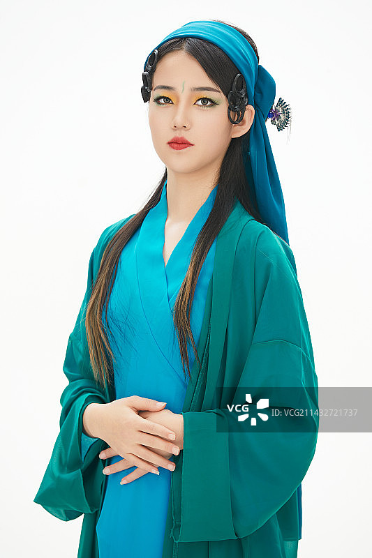 民间故事白蛇传中小青服饰妆面的亚洲少女图片素材