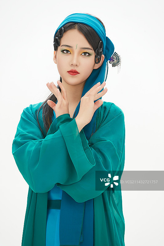 民间故事白蛇传中小青服饰妆面的亚洲少女图片素材