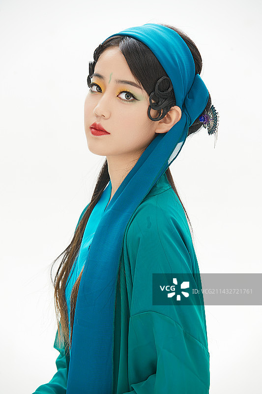 民间故事白蛇传中小青服饰妆面的亚洲少女图片素材