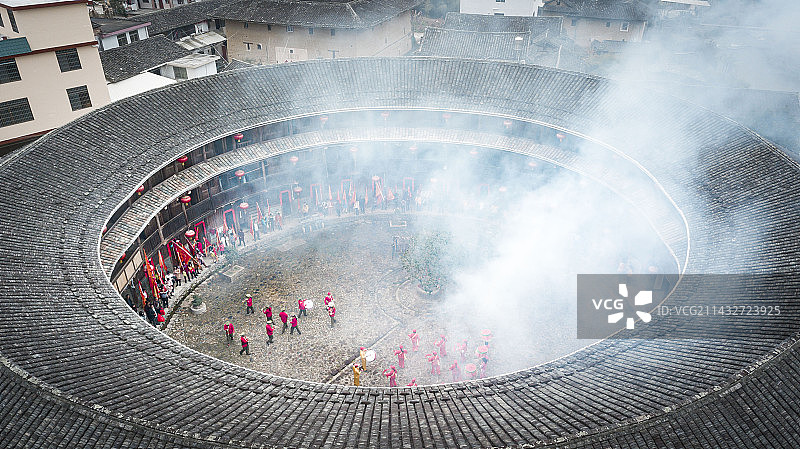 航拍福建漳州客家土楼，春节民俗活动图片素材