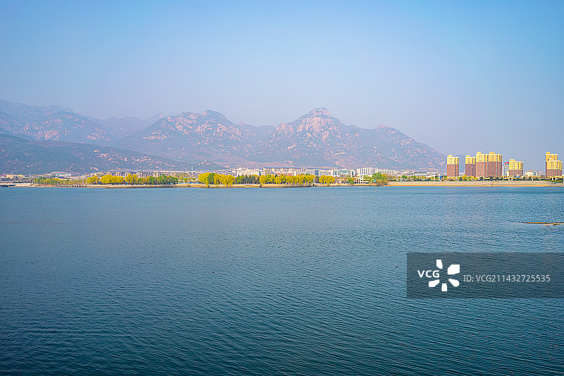 中国非都市风光拍摄主题，山东泰安岱岳区泰山天平湖风景区，泰山山脉，户外白昼无人图像摄影图片素材